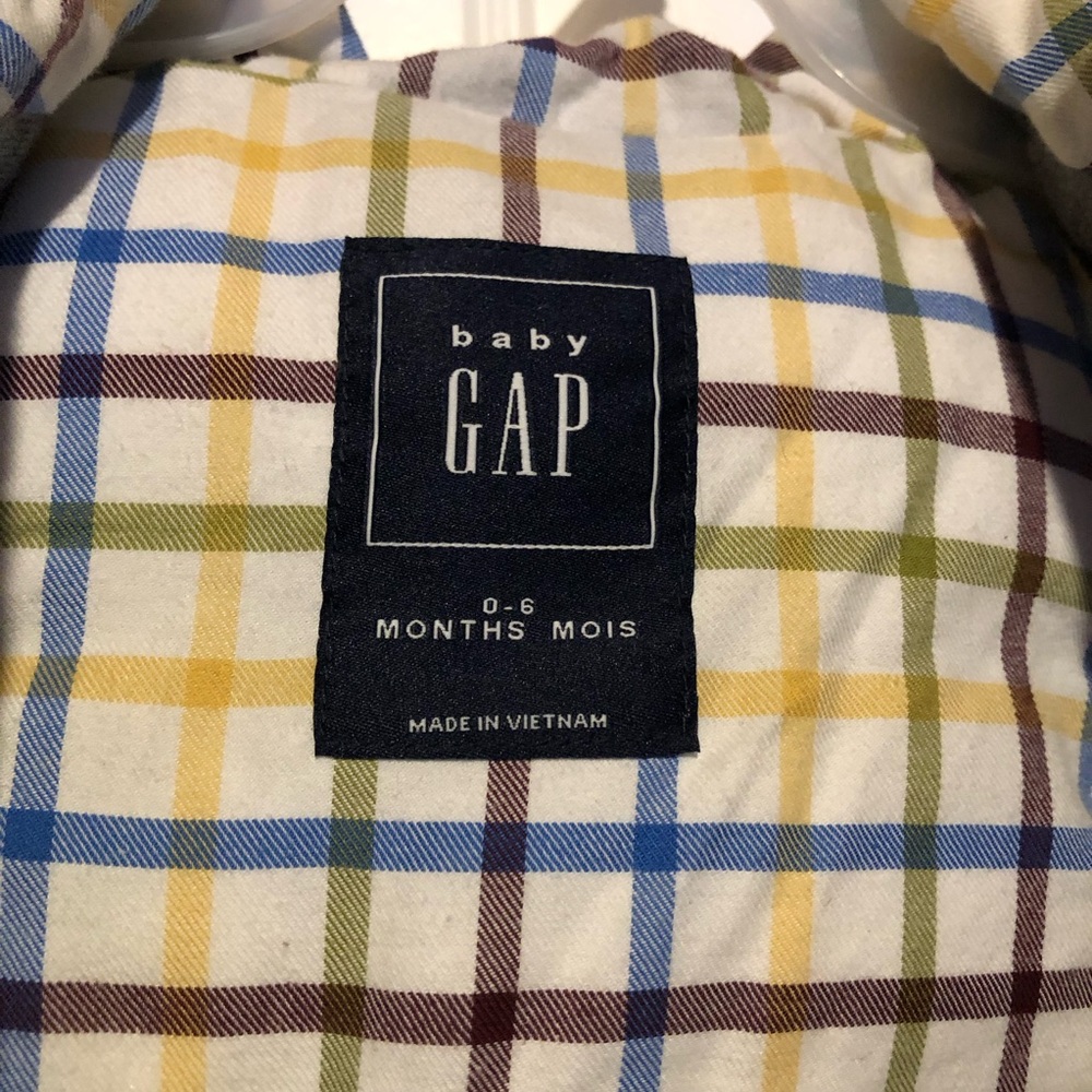 🩶Baby Gap 0-6 months Winter puffy vest Hooded toggle button up Grey boys so soft - Picture 7 of 9